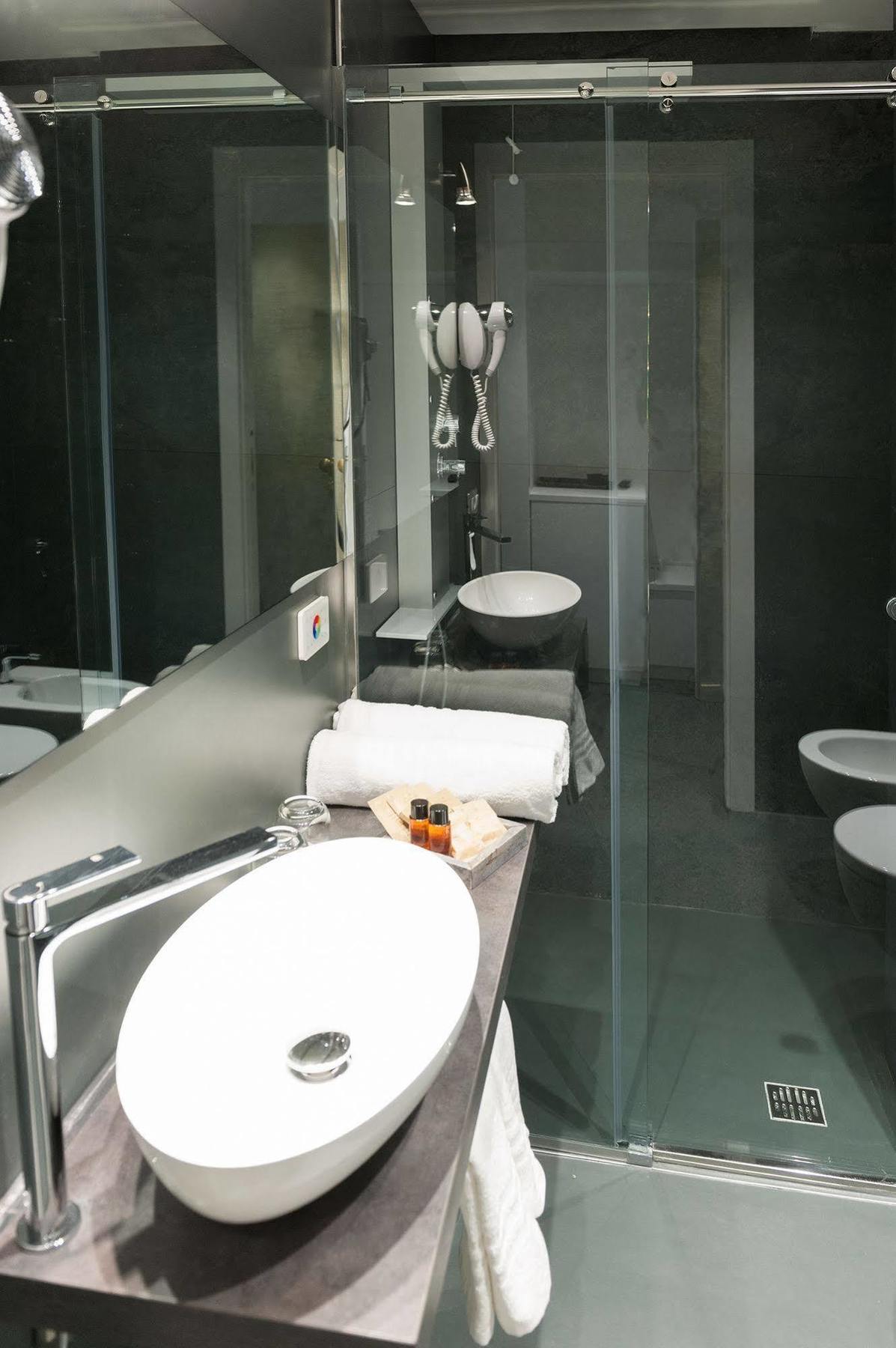 เรซิเดนซา มอนฟี Hotel โรม ภายนอก รูปภาพ